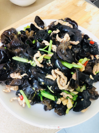 Stir-fried Shredded Pork with Cloud Ears recipe