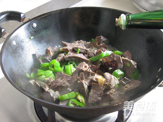 Stir-fried Pork Lung with Hot Peppers recipe