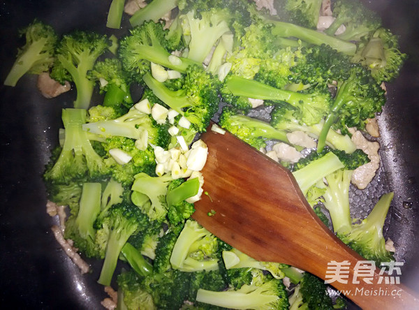 Broccoli Stir-fried Pork recipe