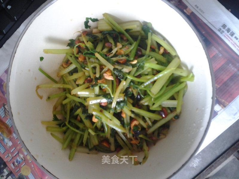 Crispy Peanuts Mixed with Celery recipe