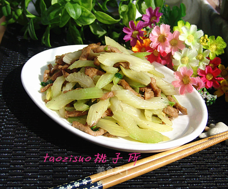 Stir-fried Celery with Shredded Pork recipe