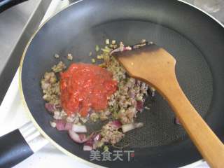 Classic Western-style Simple Meal [pasta with Cheese and Meat Sauce] recipe