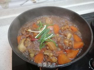 Braised Pork Tail with Carrots recipe