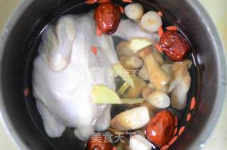 [healthy Soup] Nourishing Blood and Nourishing Deficiency——boletus Edulis Chicken Soup recipe