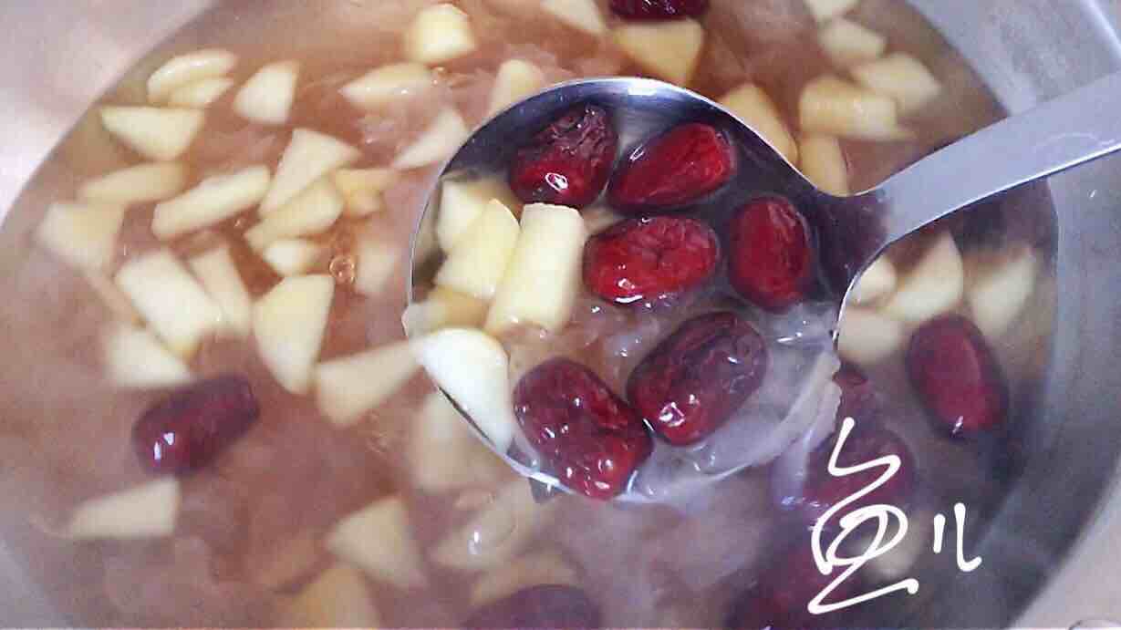 Apple Tremella Red Date Soup recipe