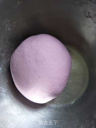 Purple Sweet Potato Sakura Bean Paste Bun recipe