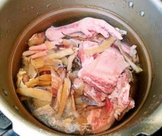 Winter Bamboo Shoots Cuttlefish Bone Soup recipe