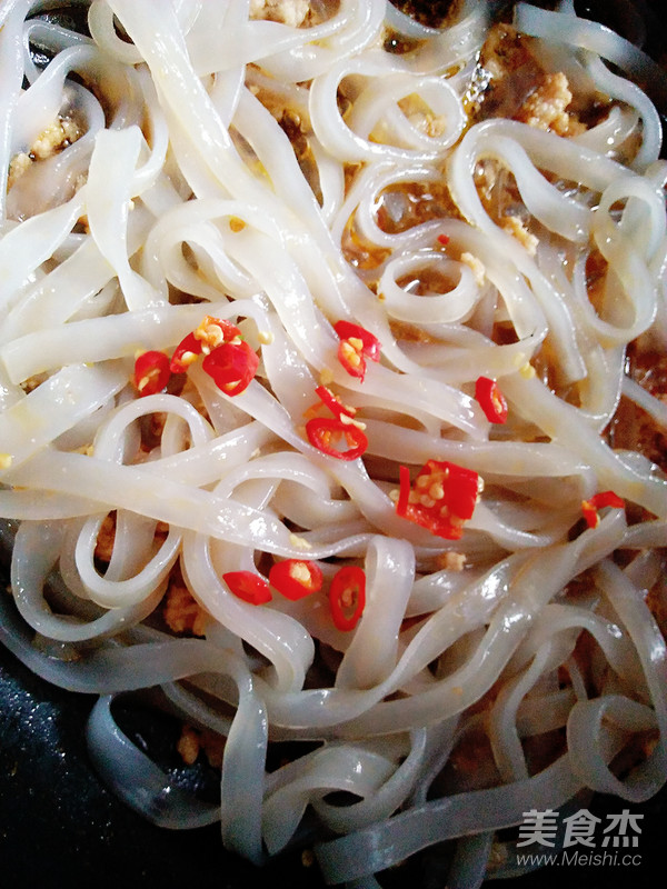 Fried Noodles with Minced Pork recipe