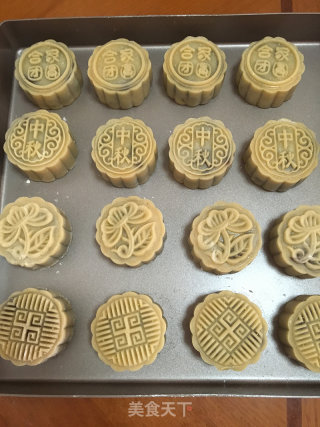 Cantonese-style Moon Cake with Red Bean and Egg Yolk Filling recipe