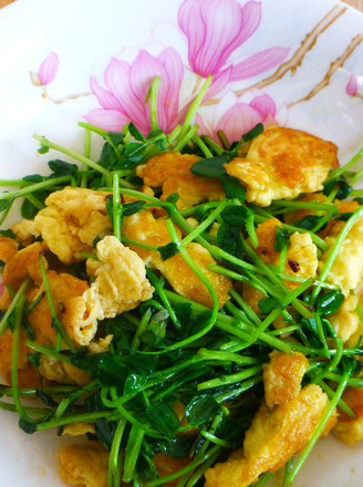 Scrambled Eggs with Pea Sprouts recipe