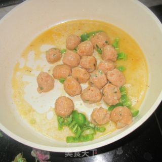 Stir-fried Meatballs with Green Peppers recipe