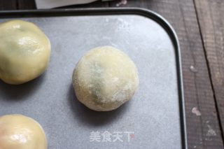 Pandan Lotus Paste Mooncakes recipe