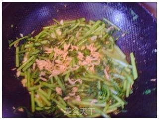 Stir-fried Chrysanthemum with Dried Shrimp Skins. recipe