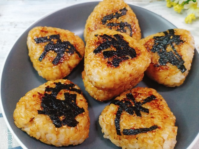 The Fairy Way of Eating Leftover Rice, Roasted Rice Balls with Pork Floss and Soy Sauce, Can be Made in A Pan~ recipe