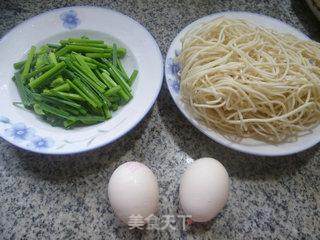 Fried Noodles with Chives and Egg recipe