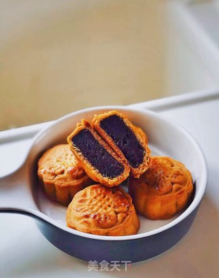 Cantonese-style Moon Cakes recipe