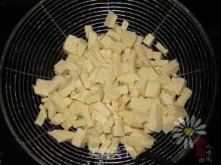 Stir-fried Peanuts with Cilantro and Dried Tofu recipe