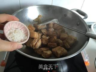 Braised Pork Ribs with Spring Bamboo Shoots and Venetian Leaves recipe