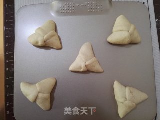 Brown Wheat Red Bean Triangle Bun recipe