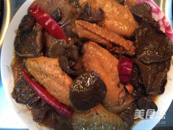 Stewed Chicken Wings with Pine Mushroom recipe