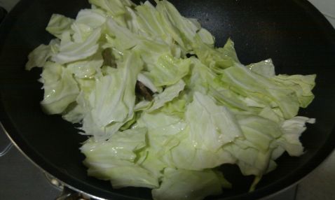 Braised Noodles with Bacon and Cabbage recipe