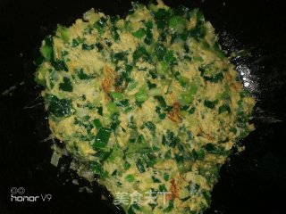 Fried Eggs with Garlic Sprouts recipe