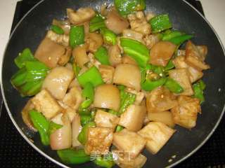 Stir-fried Pork Skin with Chili recipe