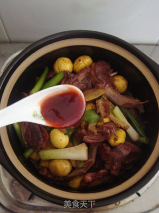 [winter Healthy Vegetables] Chestnut and Pigeon Meat in Clay Pot recipe