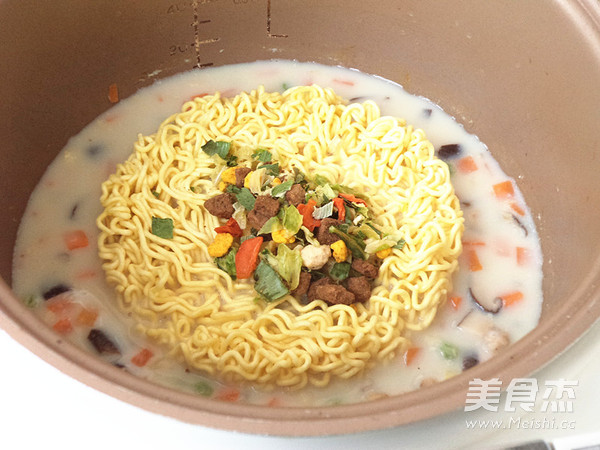 Instant Noodles with Soy Milk recipe