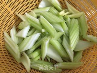 Stir-fried Shrimp Balls with Celery recipe