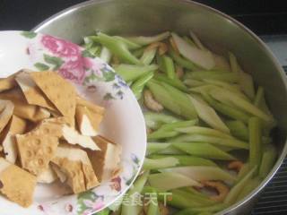 Stir-fried Celery with Spiced Tea recipe