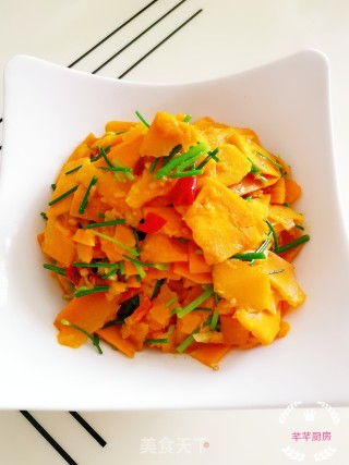 Stir-fried Pumpkin with Leek Flowers recipe