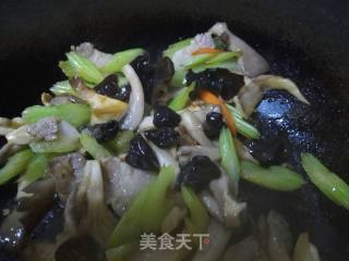 Stir-fried Mushroom with Celery Pork recipe