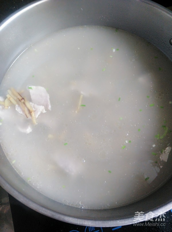Houttuynia Lean Meat Soup recipe