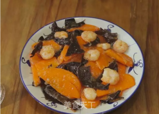 Fried Shrimp with Carrots and Fungus recipe