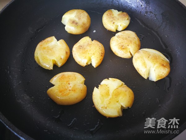 Potatoes with Fragrant Pepper and Salt recipe