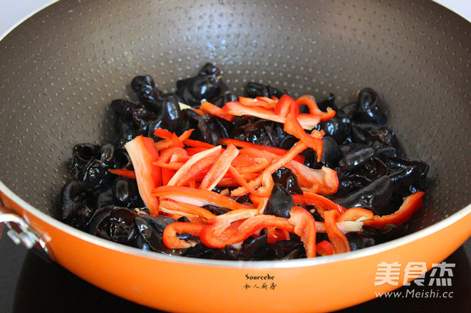 Stir-fried Pork Belly with Spicy Fungus recipe