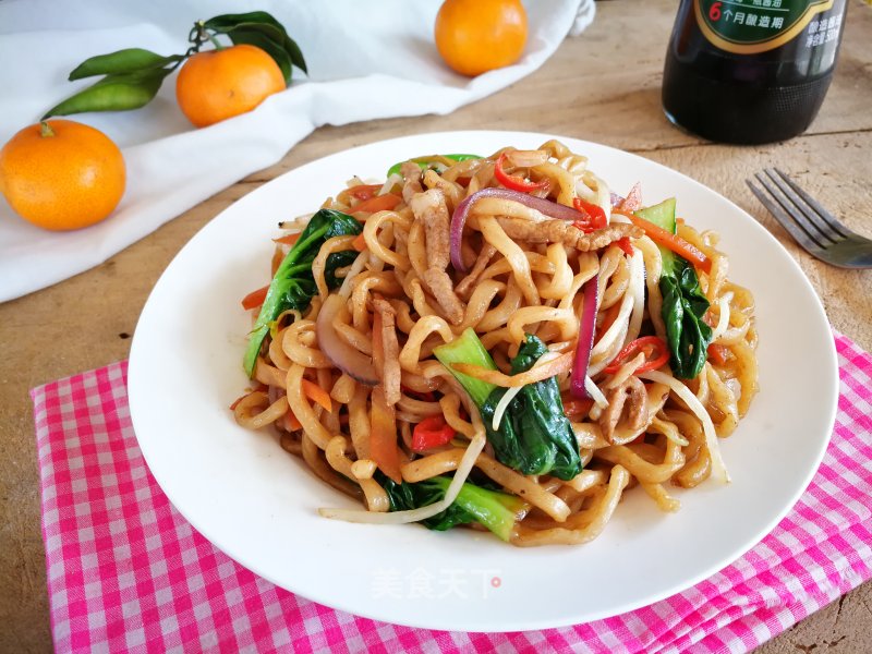 [yantai] Stir-fried Noodles with Homemade Vegetables and Pork recipe