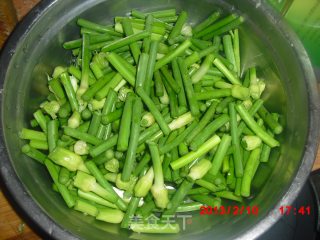 Stir-fried Pork with Garlic Stalk and Fungus recipe