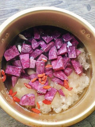 Purple Sweet Potato Lily Tremella Soup recipe