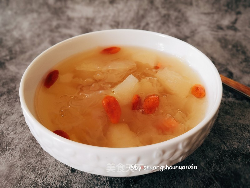 Pear and Tremella Soup recipe