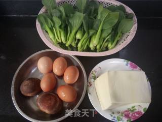 Fried Wontons with Green Vegetables and Eggs recipe