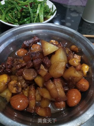 Braised Pork with Chestnut and Quail Eggs recipe