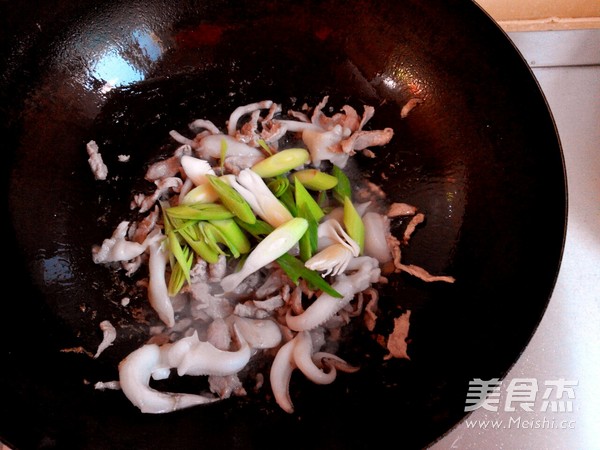 Fried Noodles with Seafood recipe