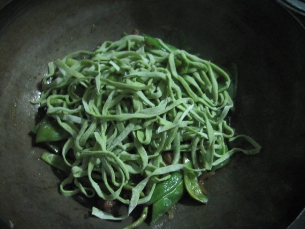 Braised Vegetable Noodles with Beans recipe