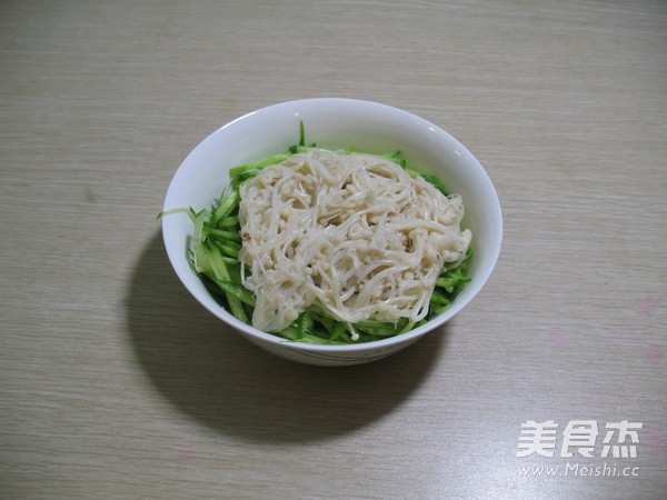 Cucumber with Golden Needle Mushroom recipe