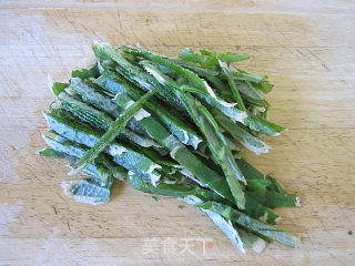 Fried Salmon Bones with Dried Spice Leaves recipe