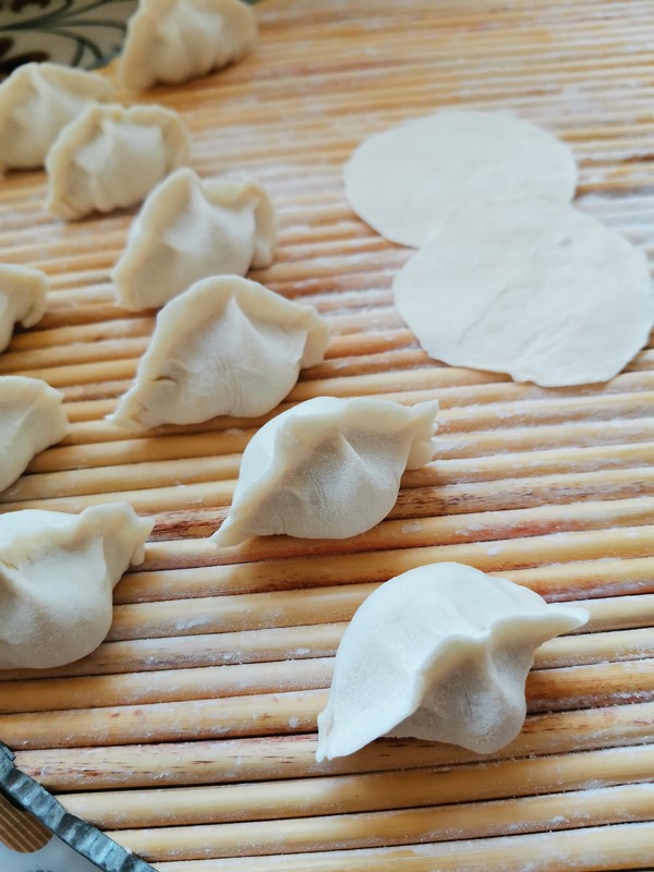 Today Lidong, Let’s Have A Bowl of Dad’s and Mom’s Brand Dumplings (with Leeks) recipe