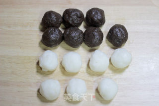 Mocha Cheese Snowy Mooncakes-a Neat Family recipe