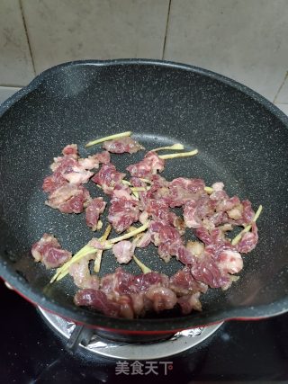 Stir-fried Beef with Carrots and Green Peppers recipe